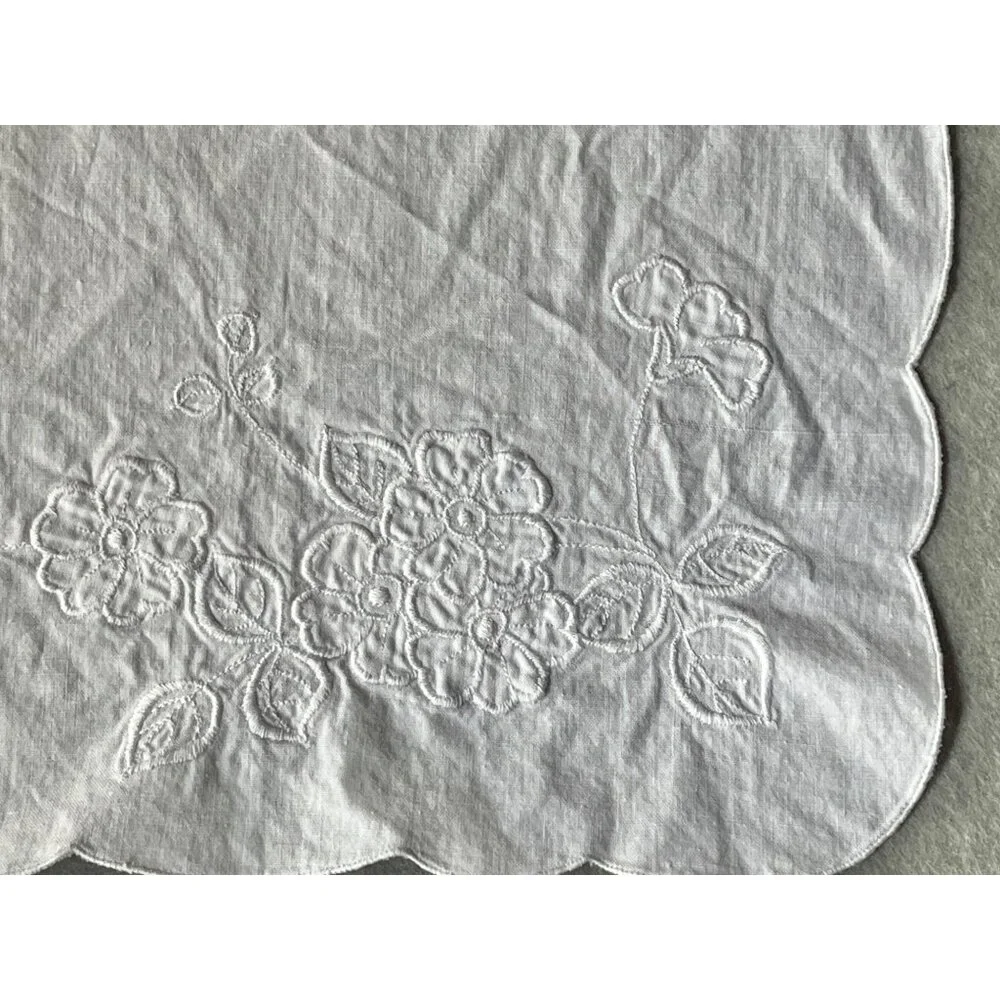 Embroidered Floral Cotton Placemats White Scalloped Edges Embroidered